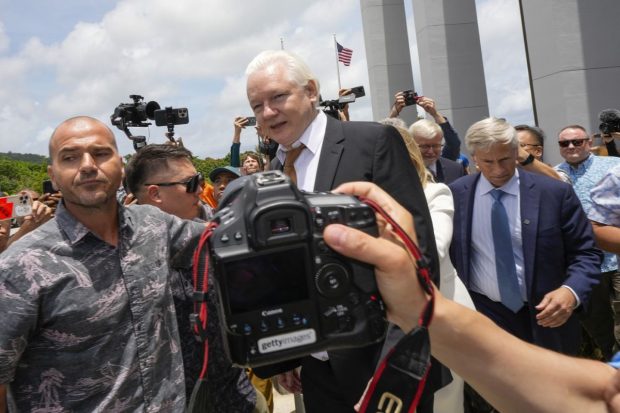 Julian Assange este oficial din nou liber. Deznodământ după 14 ani trăiți în închisoare sau baricadat