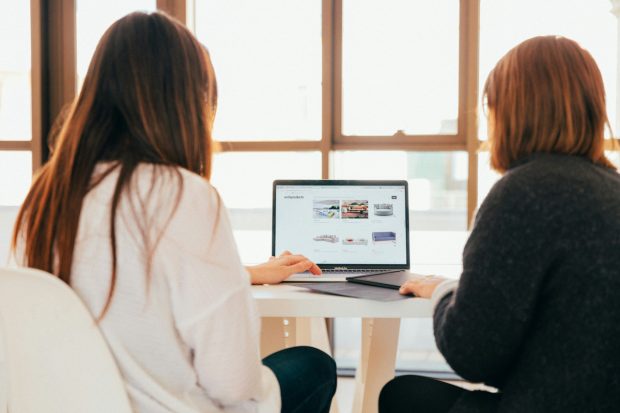 Studiu eJobs: 26% dintre angajați și candidați primesc cel puțin o ofertă nouă de job în fiecare lună