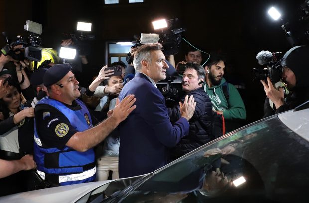 Ce ne spune cazul Coldea despre revoluția anticorupție? Politicieni, jos lăbuțele de pe cărți
