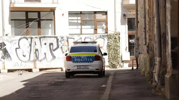 Turiști străini, îmbătați și jefuiți de barmani în Centrul Vechi din București. Unul a fost sechestrat 5 zile. 4 suspecți, arestați preventiv