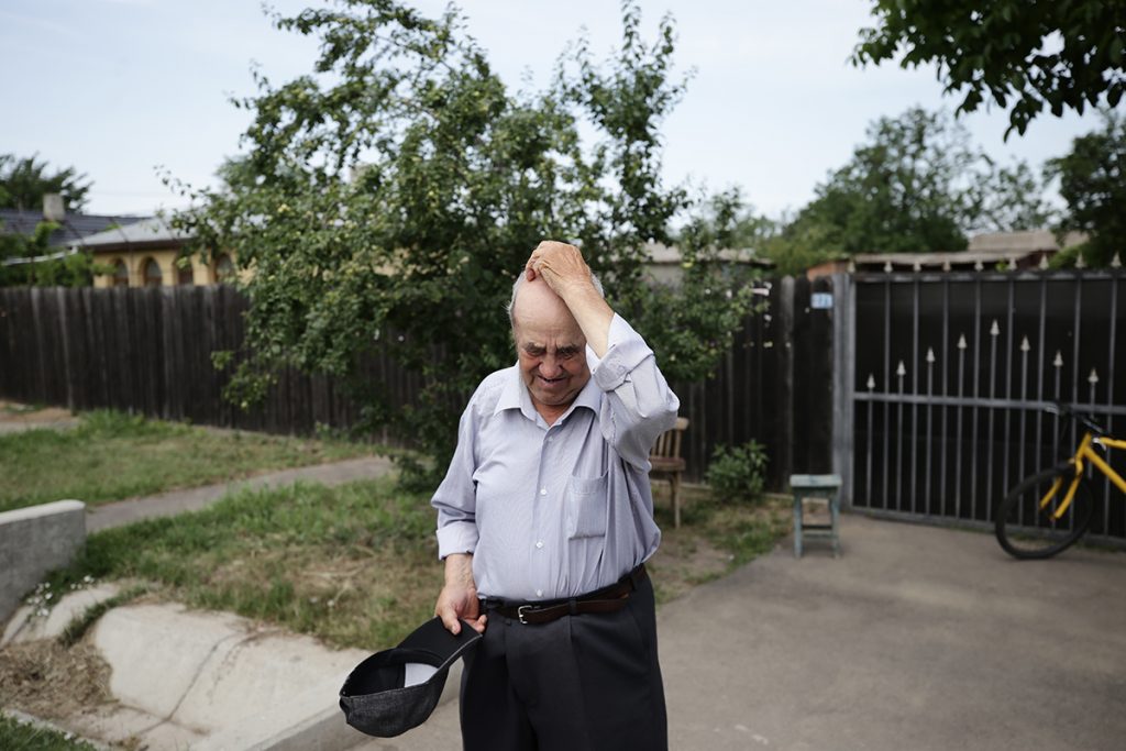 REPORTAJ Alegeri 2024 | Poliție, jandarmi și o bunică speriată de propria nepoată la Belciugatele: „M-a făcut în tot felul că am urcat în mașina primarului!” 18 mitus vot belciugatele 45