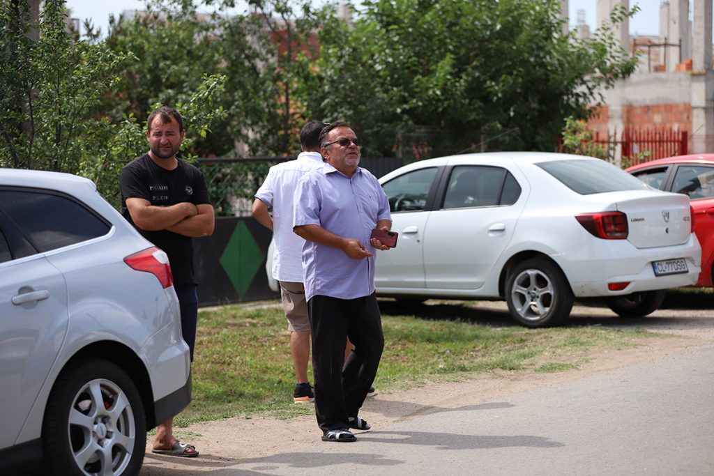 REPORTAJ Alegeri 2024 | Poliție, jandarmi și o bunică speriată de propria nepoată la Belciugatele: „M-a făcut în tot felul că am urcat în mașina primarului!” 42 mitus vot belciugatele 61