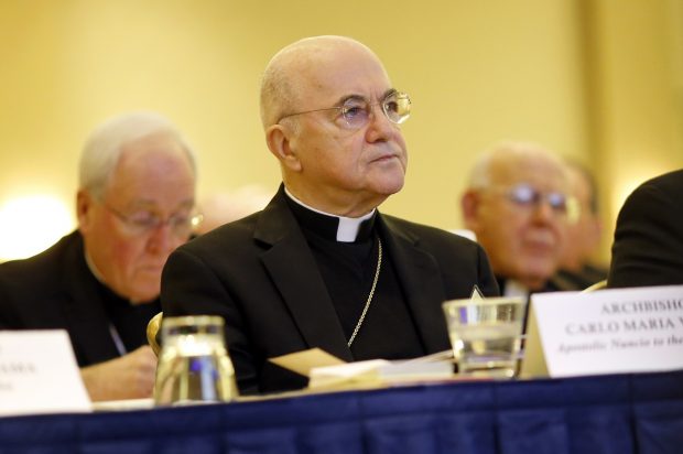Un arhiepiscop italian este judecat la Vatican pentru „negarea legitimității Papei Francisc”