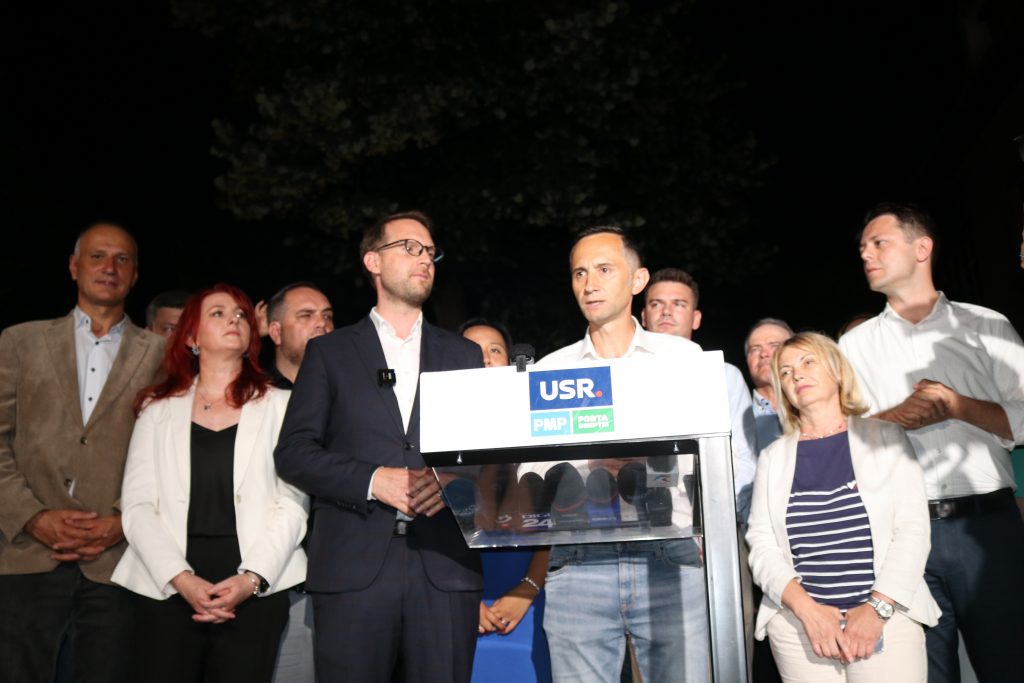 REPORTAJ Cum a sărbătorit Dominic Fritz câștigarea unui nou mandat. Tortul victoriei, împărțit cu un actor din celebrul serial „Clanul”. „Ne-am luptat cu clanurile din Timișoara” 2 nica discurs