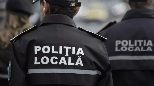 O polițistă locală din sectorul 1 arestată în dosarul șpăgilor a sărit pe geam, ca să scape de mascați. „Vino și ia-mă, că mă ridică” | STENOGRAME