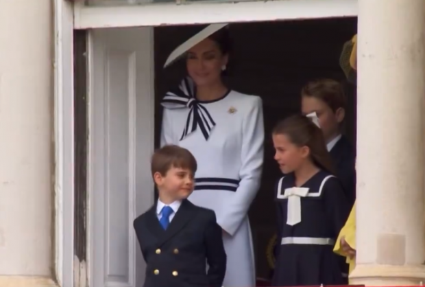 Prințul Louis, în centrul atenției la parada „Trooping the Colour”. Gestul adorabil făcut la balconul Palatului Buckingham