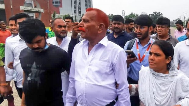Călăul care a spânzurat zeci de deținuți pentru a-și scurta propria sentință a murit la un an după ce a fost eliberat, în Bangladesh