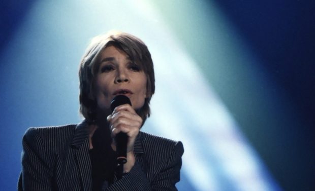 Françoise Hardy a murit. Legendara cântăreață franceză suferea de o boală incurabilă