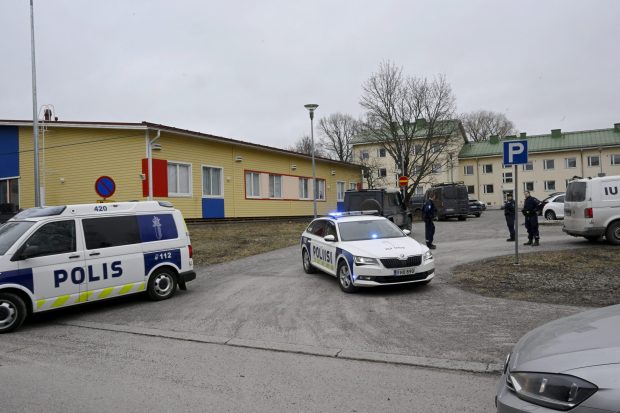 Copil de 12 ani, înjunghiat în Finlanda. Atacatorul, simpatizant de extremă dreapta, mai vizase un minor