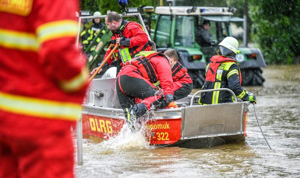 O închisoare a fost evacuată și mai multe localități sunt izolate, după ploile abundente care au dus la inundații masive, în Bavaria