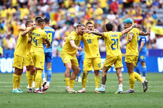 Klaus Iohannis îi felicită pe tricolori după startul superb la Euro 2024: „Emoţionantă victorie”