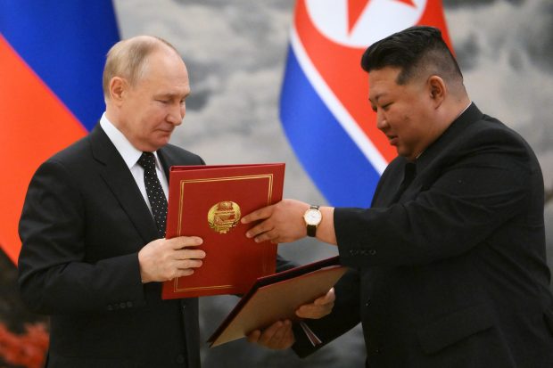 Rezultatul cunoscut al călătoriei lui Putin la Phenian: un parteneriat strategic între cele două țări privind „asistenţă reciprocă în caz de agresiune”