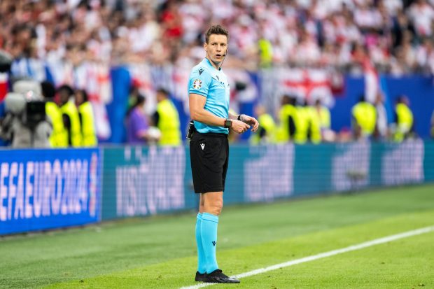 EURO 2024. Cine va arbitra România – Slovacia, meciul care ne poate califica din grupe după 24 de ani