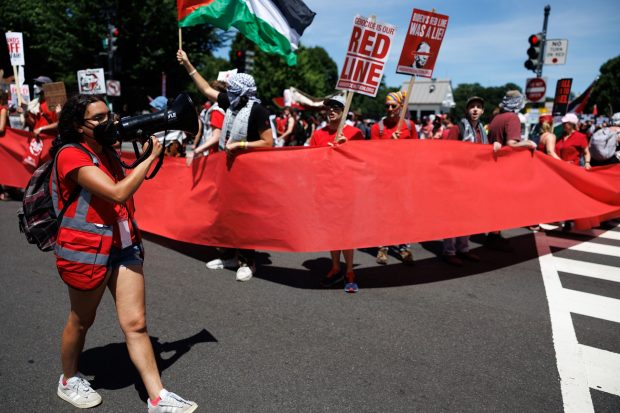 Manifestație pro-palestiniană la Washington. Mii de oameni au scandat împotriva lui Joe Biden: „Noi suntem linia roșie”