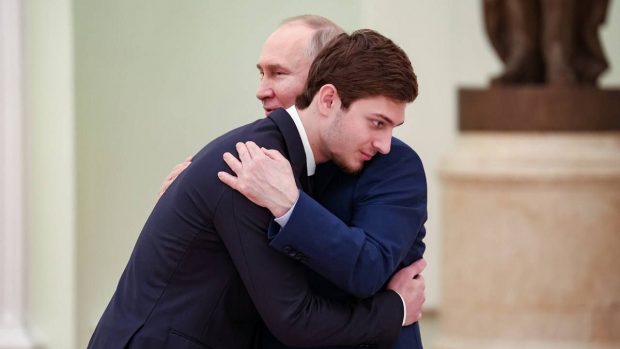 Vladimir Putin s-a întâlnit cu fiul în vârstă de 17 ani al lui Ramzan Kadîrov: „L-a felicitat pe Ali pentru viitoarea căsătorie”
