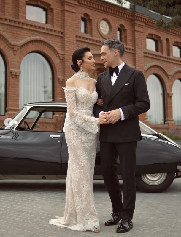 Cu cine s-a întâlnit Răzvan Simion în vacanța din Bali: „Total la întâmplare”. Prezentatorul e în luna de miere cu Daliana Răducan 8 razvan simion si daliana raducan s au casatorit 2