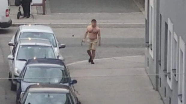 Imagini cu românul ucis de polițiștii austrieci, la Viena, cu câteva clipe înainte să fie împușcat: „M-a văzut și a venit spre mine”