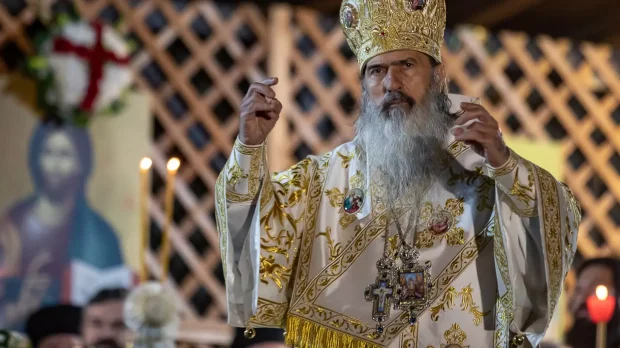Arhiepiscopia Tomisului, după ce Teodosie a sfătuit o femeie abuzată de soț „să-și ducă crucea”: „A oferit o soluţie strict duhovnicească”