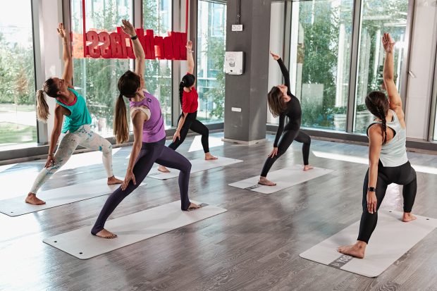 Pe 21 și 22 iunie, World Class oferă clase gratuite de yoga în București și în țară, cu ocazia Zilei Internaționale Yoga