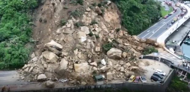 9 mașini îngropate sub bolovani și 2 răniți, după o alunecare masivă de teren, în Taiwan | VIDEO