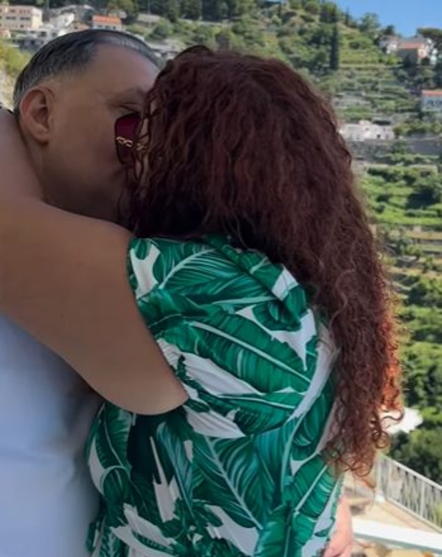 Dovada că Vali Vijelie a fost iertat de soție după ce a fost surprins alături de altă femeie. Cum a împăcat-o pe Carmen Rusu 7 vali vijelie sotie carmen rusu 2