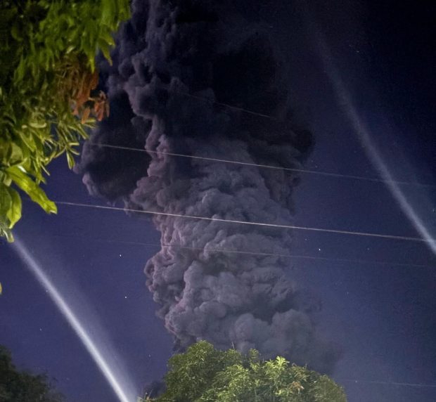 Vulcanul pe de Muntele Kanlaon din Filipine a erupt provocând un „cutremur puternic”. O coloană de cenușă de cinci kilometri, aruncată spre cer VIDEO
