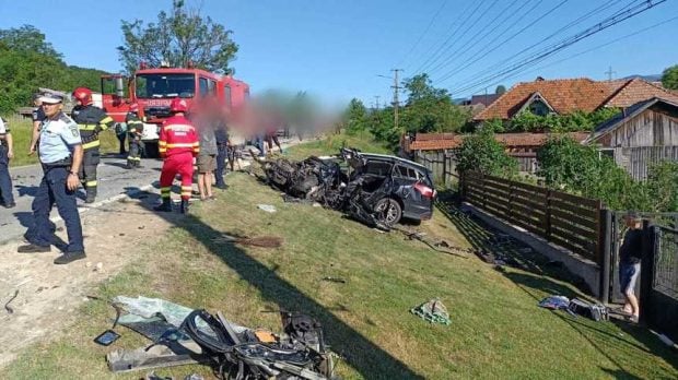 Autocar în care se aflau zeci de elevi, implicat într-un accident, în Vâlcea. O persoană a murit, trei elevi au ajuns la spital