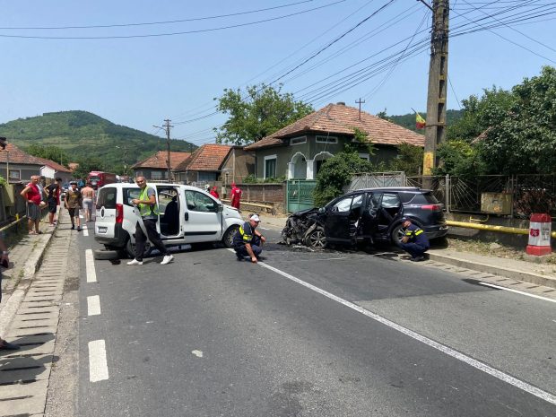 Accident grav în localitatea Șoimuș. Cinci victime, între care o fetiță, după ce două mașini s-au ciocnit