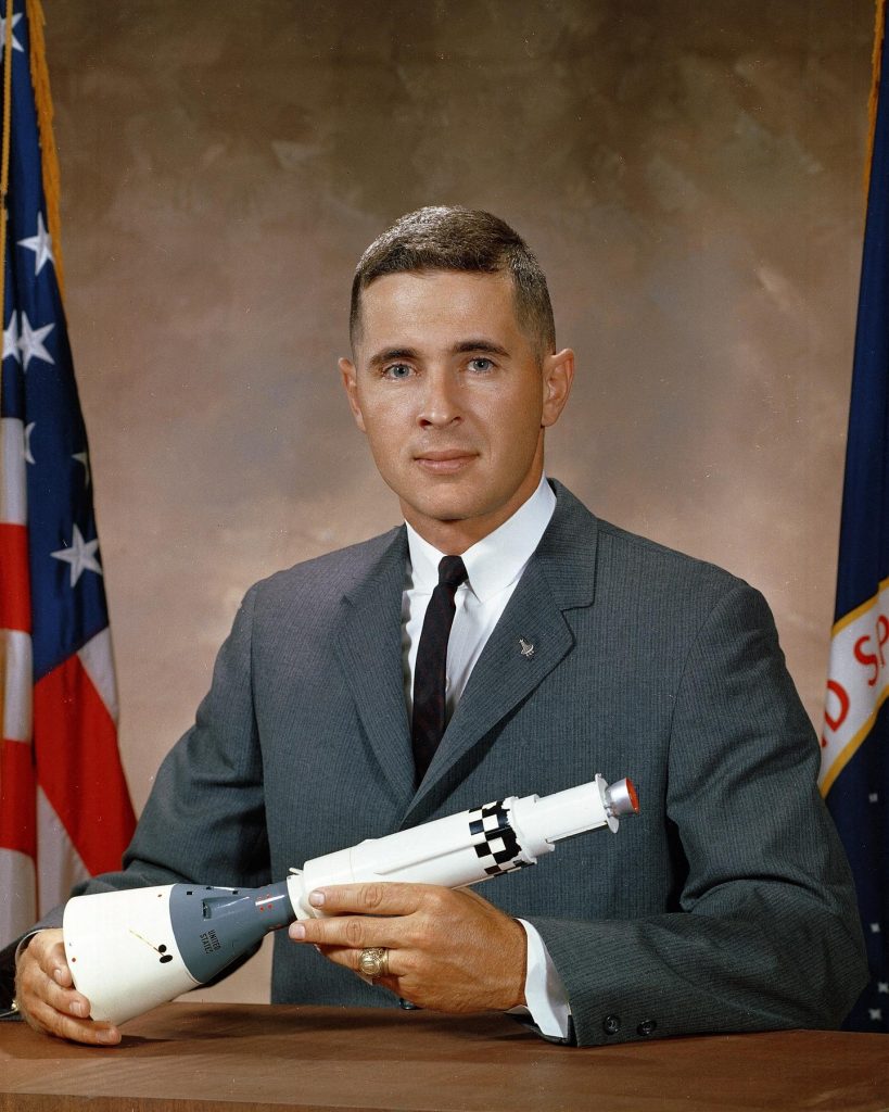 William Anders, astronautul care a făcut din spațiu celebra fotografie „Răsăritul Pământului”, a murit într-un accident de avion. Avea 90 de ani 2 william anders in 1967 profimedia 0879825520