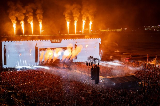 Saga, „festivalul proceselor”: peste 50 de acțiuni în instanță pentru recuperarea banilor de la organizatori. Cine se află în spatele evenimentului muzical