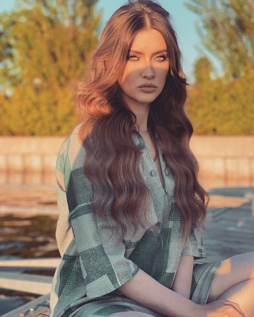 Iulia Albu si Mike, Scandal in Parcare: Dezvaluiri Uimitoare 3 433878945184262871340250796433267274557829472n