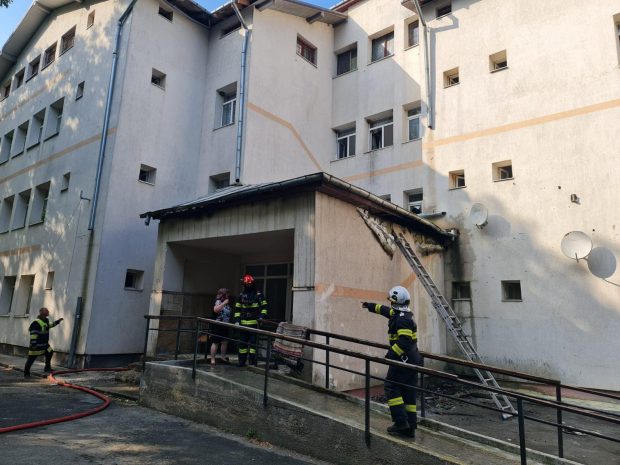 Incendiu la un centru de recuperare din Sasca Mică. 136 de pacienți au fost evacuați