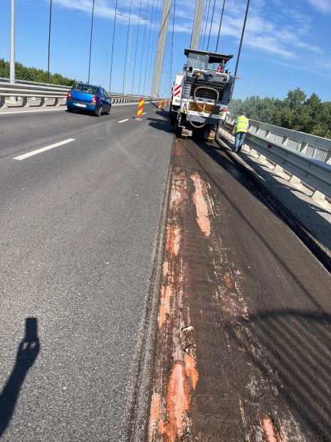 Asfaltul pe Podul Brăila va fi refăcut până la finalul lunii august, anunță CNAIR