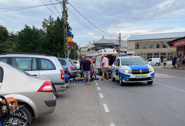 Bărbat accidentat grav pe trecerea de pietoni de o mașină a poliției, în județul Galați