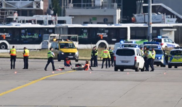 Aeroportul din Frankfurt a suspendat temporar zborurile, din cauza unui protest al activiștilor pentru climă