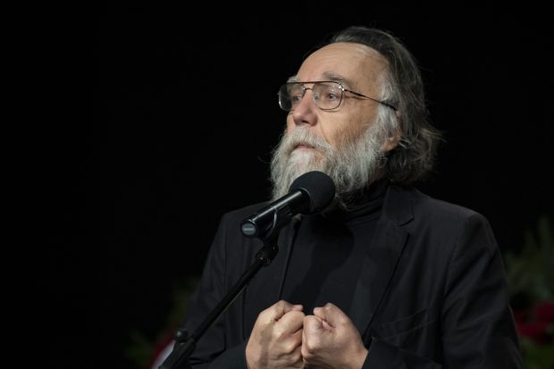 Filosoful Aleksandr Dughin vrea interzicerea „divertismentului nesănătos”. Doar trei activități de relaxare propuse pentru ruși