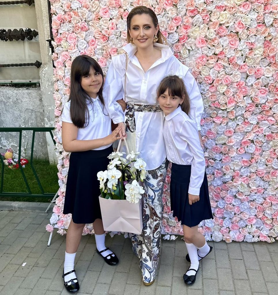 alina sorescu si fetitele 8