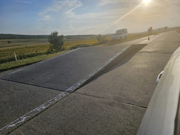 O bucată de asfalt s-a ridicat pe drumul naţional dintre Bălţi şi Chişinău, din cauza caniculei