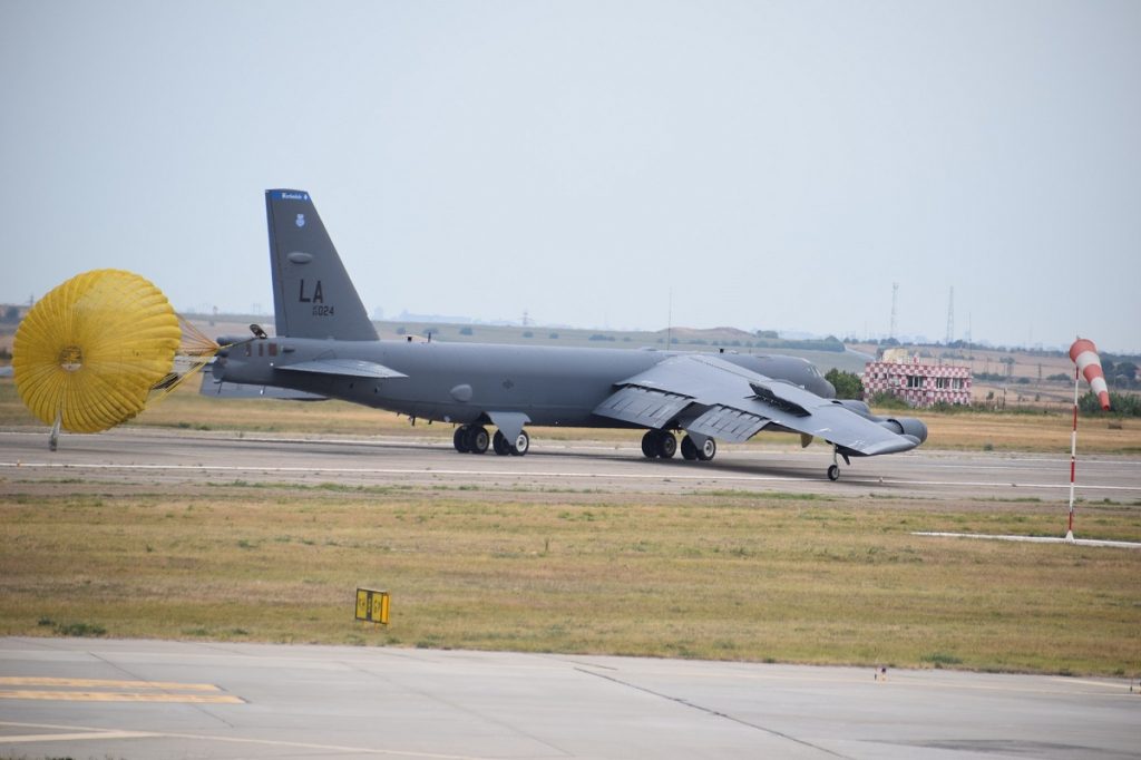 b52