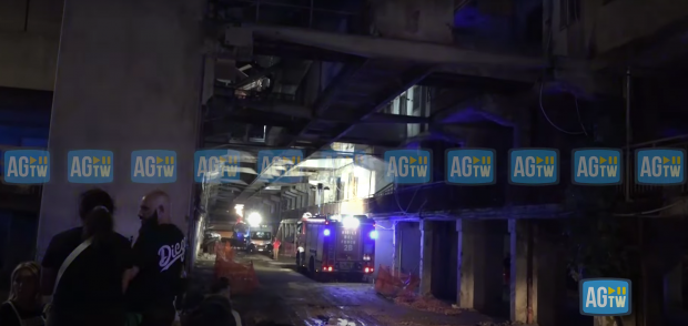 Două persoane au murit după prăbuşirea unui balcon într-un imobil din Napoli. 13 răniți, printre care 7 copii, au ajuns la spital