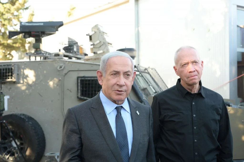 Benjamin Netanyahu (stânga), alături de Yoav Gallant Foto: Hepta