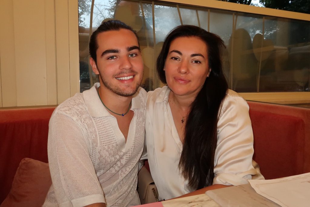 Imagini noi cu Camelia Constantinescu, mama lui Radu Ștefan Bănică. Andreea Marin a reacționat când a văzut-o 4 camelia constantinescu si radu stefan banica 2