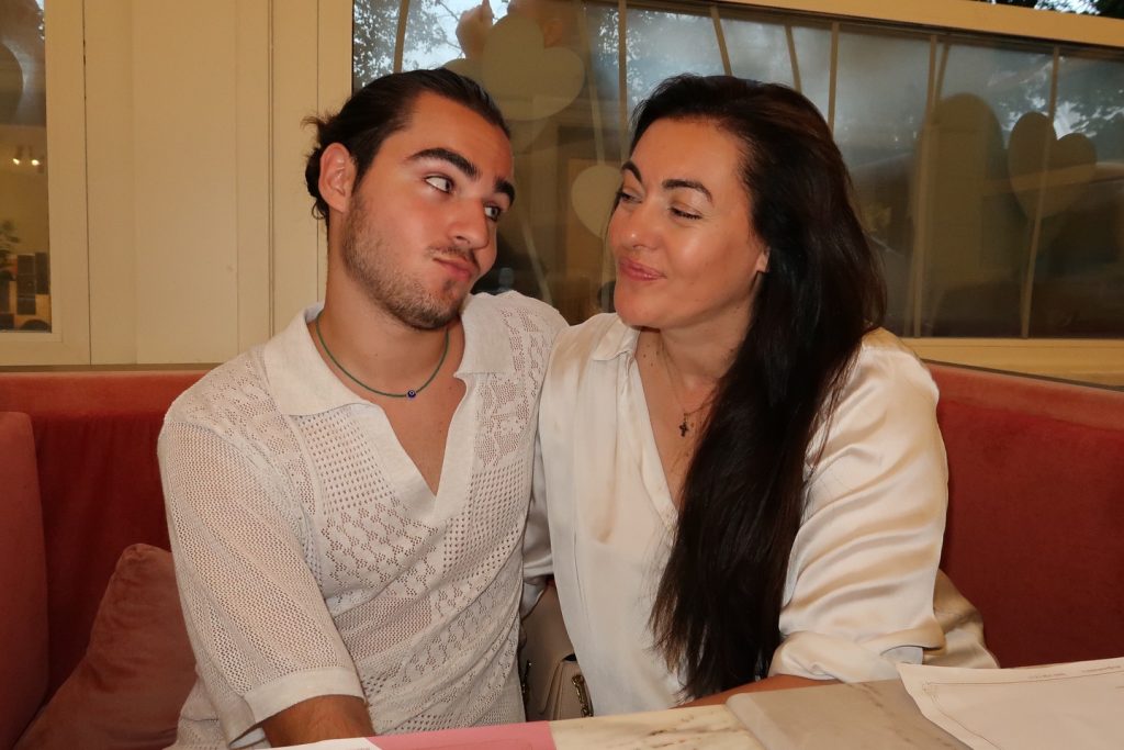 Imagini noi cu Camelia Constantinescu, mama lui Radu Ștefan Bănică. Andreea Marin a reacționat când a văzut-o 3 camelia constantinescu si radu stefan banica 3 1