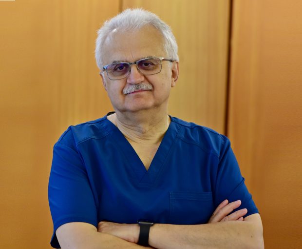 INTERVIU. Chirurgul Cătălin Vasilescu: „Ar fi bine să nu ne batem joc de spitalele publice. S-ar putea să avem nevoie de ele chiar atunci când suntem la greu”
