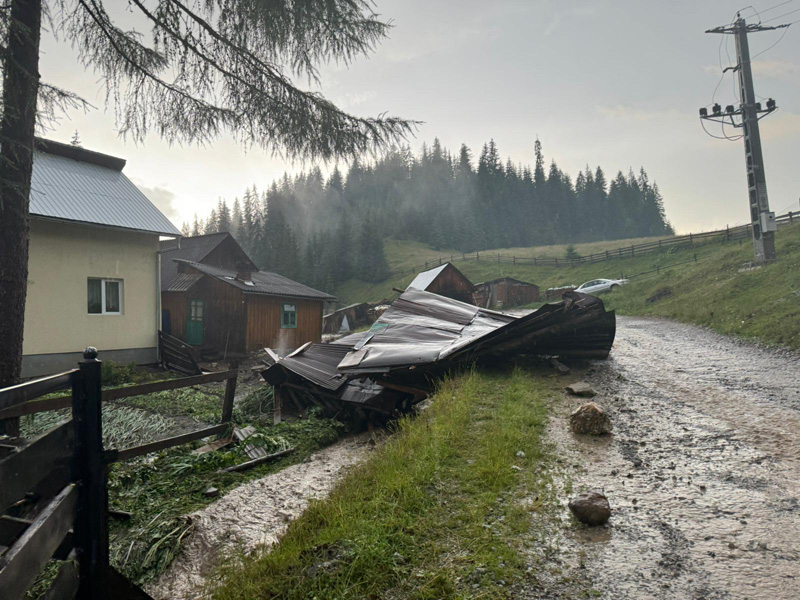 Intervenție reușită în Suceava: Șase persoane, inclusiv copii, salvate din calea unei viituri 3 cirlibaba 5