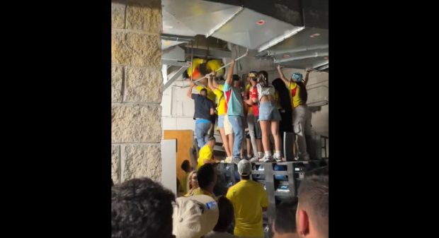 Finala Copa America. Suporteri fără bilet au încercat să ajungă pe stadionul din Miami folosind gurile de ventilație de sub arenă | VIDEO