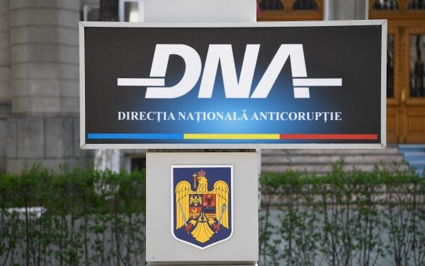 Tribunalul Caraș-Severin obligă DNA să îi comunice un document-cheie unui denunțător. Cum motivează procurorii anticorupție refuzul de a pune la dispoziție actul