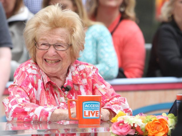 Dr. Ruth, terapeut sexual din SUA și gazdă de talk-show, a murit la 96 de ani