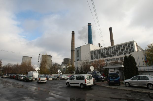 Incident la CET Bucureşti Vest. Doi electricieni s-au electrocutat când făceau o lucrare de revizie