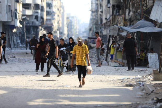 Noi evacuări în Gaza după atacul asupra unei școli în care au murit zeci de persoane: „Fugim de moarte spre moarte”